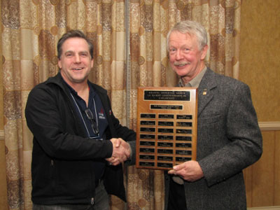 Dr. Dave Lentz (left), accepts the AGS Gesner Medal from AGS Vice-President Dr. Bob Grantham (right)