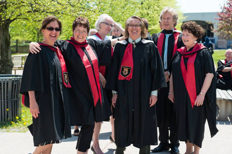 Alumni Honour Guard volunteers at spring convocation,