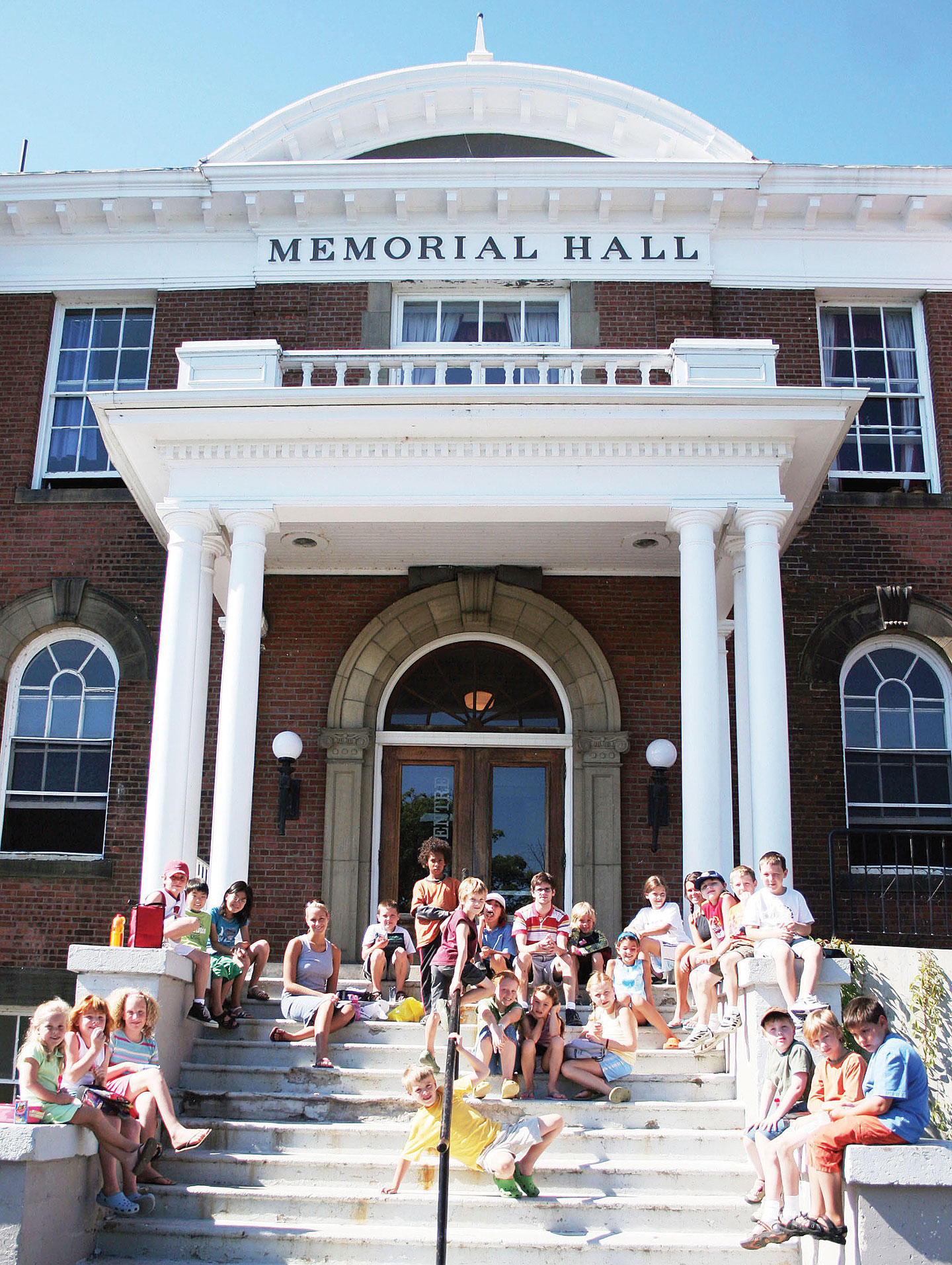 kids-on-front-steps-mem-hall.jpg