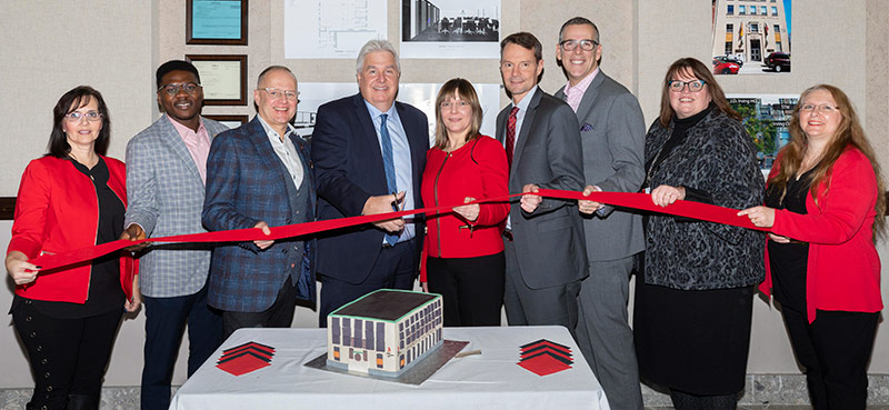 L-R: Susan Wilson, UNB; Sheriff Salaam, MBA student; Wayne Long, MP; Paul J. Mazerolle, UNB President; Petra Hauf, UNB Vice-President Saint John; Andrew Oland, EDGSJ Chair; Don Darling, Mayor City of Saint John; Shelley Rinehart, MBA Director; Tammy Morin, UNB.