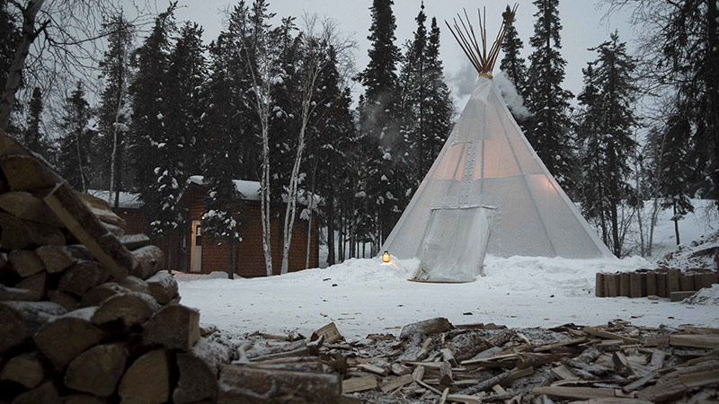 Canadian military members deployed on Operation NANOOK-NUNALIVUT (Op NA-NU) sleep in their shelters in Yellowknife, N.W.T., on March 2, 2021. (Photo: Cpl. Tori Lake, Canadian Armed Forces).